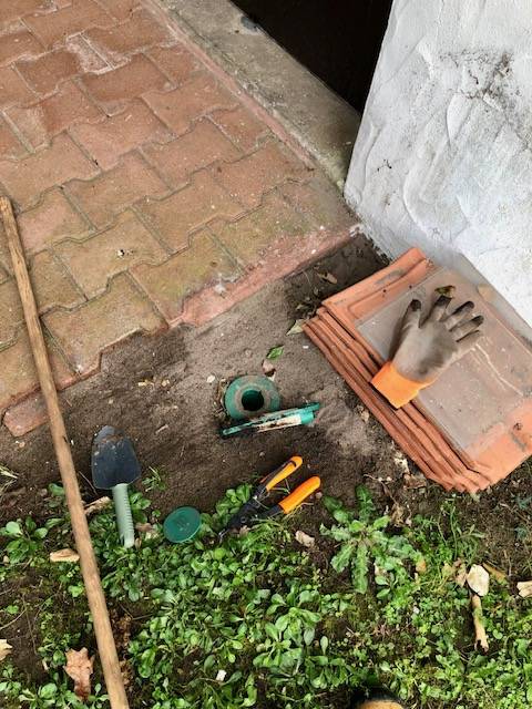 pose de pièges appâts Sentritech pour éliminer les termites