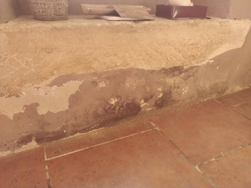 Problèmes d'humidité dans les murs d'1 maison ancienne à Biscarrosse