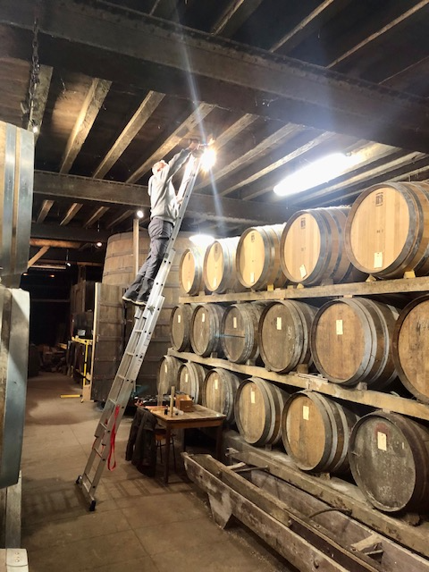 Traitement pour éliminer les termites dans les chais d’un château à Labastide d’Armagnac (Landes)