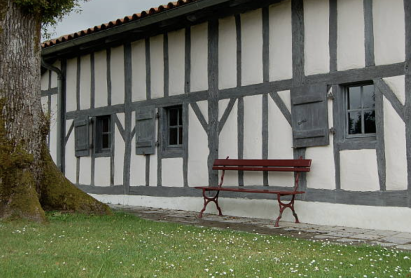 Comment éliminer des termites dans une maison de ville à Escource dans les Landes ?